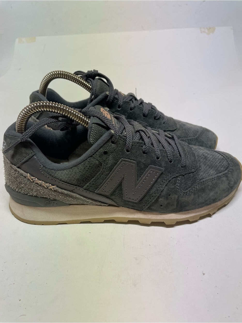 New Balance 696 WL696BY Gray Suede Lace Up Running Sneakers Shoes Women Sz 6.5